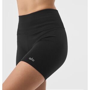 5" Seamless Ribbed Favorite Short, size Small, black, worn once